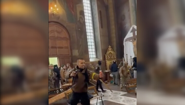 Shooting in the UOC Cathedral. Photo: screenshot from UOJ video