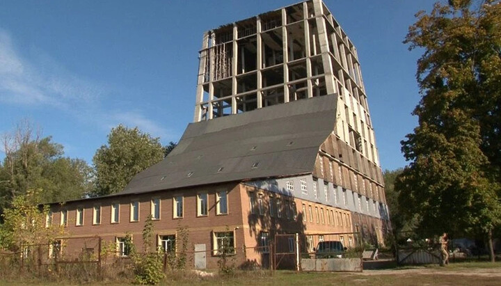 Недобудована дзвіниця у Черкасах. Фото: Суспільне