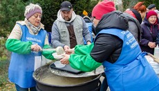 ПЦУ в захваченном соборе Черкасс угощала людей кулешом с мясом в пятницу