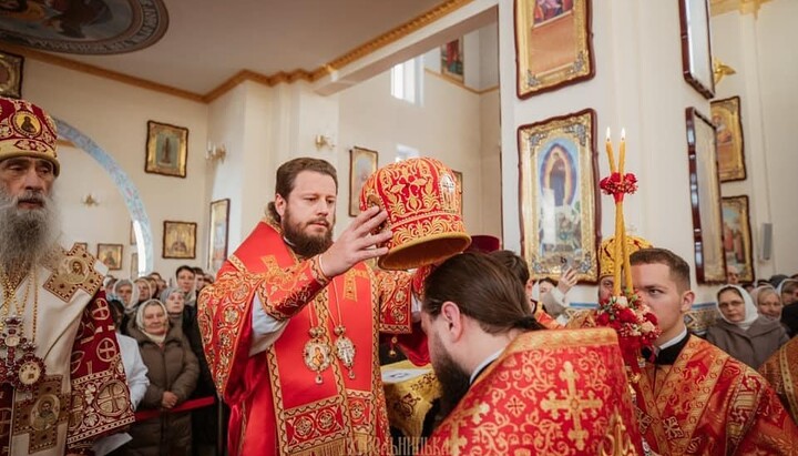 Митрополит Виктор возвел в сан архимандрита наместника Иоанно-Предтеченского монастыря. Фото: Хмельницкая епархия