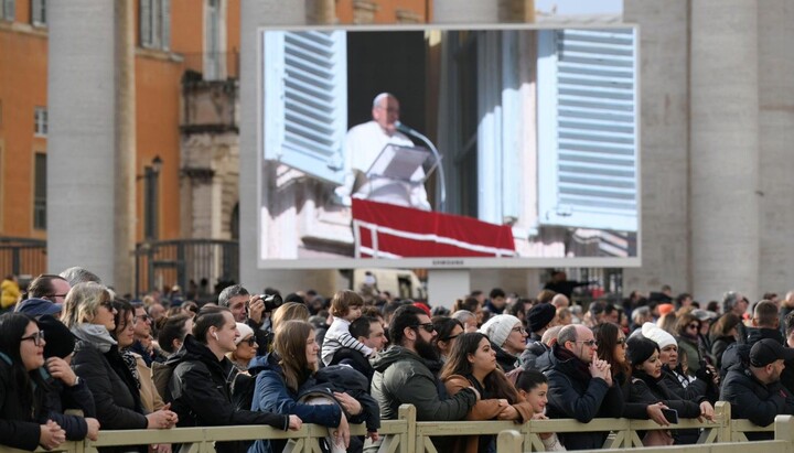 Папа римский обращается к верующим. Фото: Vatican News