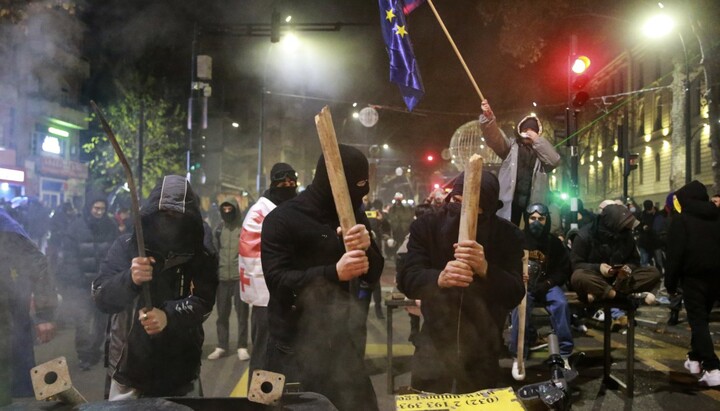 Protestatarii din Georgia. Imagine: eurotopics