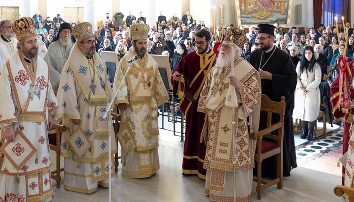 Архиепископ Анастасий на богослужении. Фото: сайт Албанской Церкви