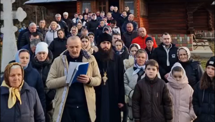 Прихожане Васильевского храма УПЦ в селе Подзахарычи. Фото: фб-страница прихода