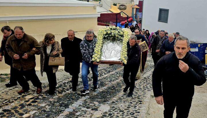 Крестный ход на Санторини. Фото: orthodoxianewsagency.gr