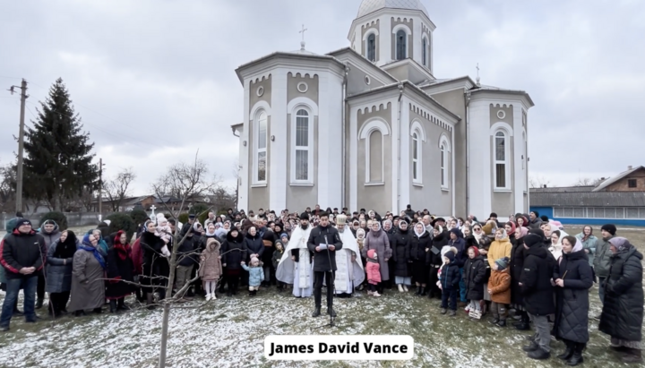 Parishioners of the Intercession Church in Hlyboka appealed to Vance for help. Photo: Pershyi Kozatskyi