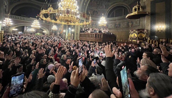 Збори громади кафедрального собору УПЦ у Чернівцях. Фото: пресслужба єпархії