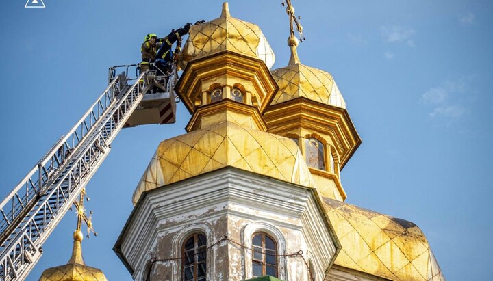 Облезлые стены Всехсвятского «мазепинского» храма в лавре. Фото: ГСЧС