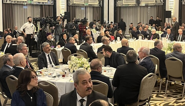 Patriarch Bartholomew at the Iftar dinner in the banquet hall of the Hilton Bomonti Hotel in Istanbul, March 12, 2025. Photo: Fosfanariou.gr