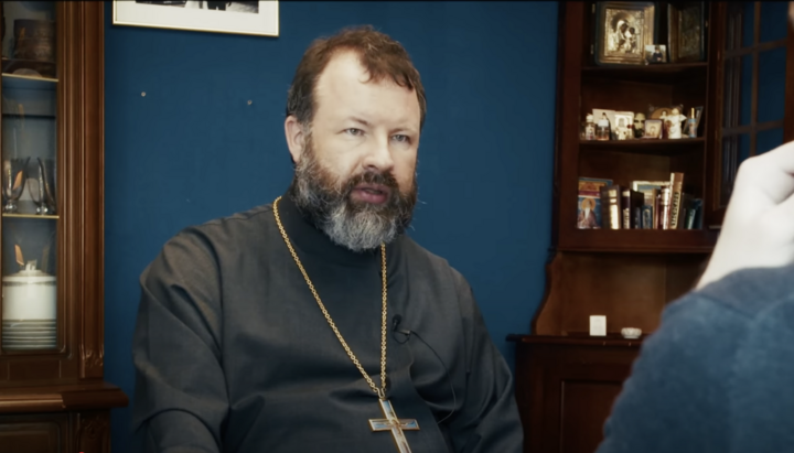 Priest Andrey Kordochkin. Photo: FROK – Studio YouTube screenshot