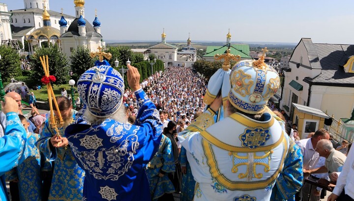 Thousands of believers at the Feast of the Dormition of the Most Holy Theotokos in the Pochaiv Lavra. Photo: Pochaiv Monastery