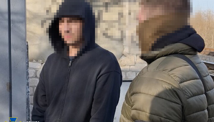 Detention of a 14-year-old teenager in Kryvyi Rih. Photo: SBU