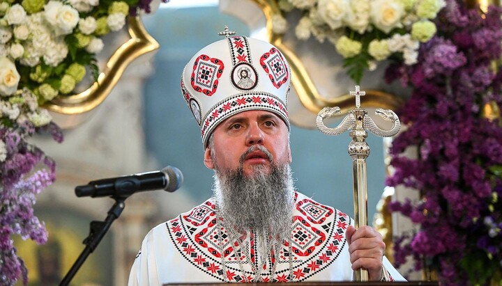Сергей Думенко в вышитых облачениях. Фото: ПЦУ