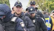 Віруюча захопленого храму – сину: Поки ти в окопах, поліція воює у храмі