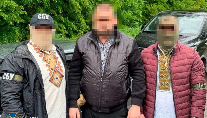 Співробітники СБУ затримали співробітника ПЦУ. Фото: СБУ
