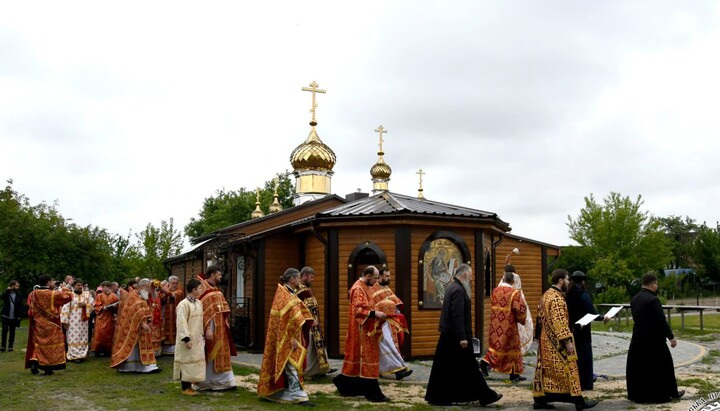 Крестный ход вокруг нового Иоанно-Богословского храма УПЦ в Луцке. Фото: Волынская епархия