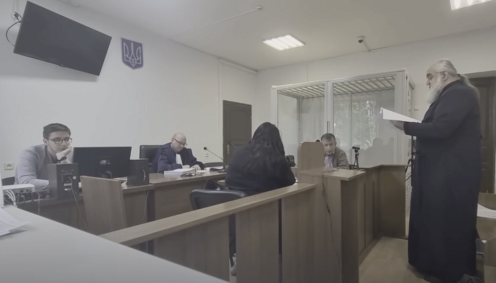 <р>Συνεδρίαση για την υπόθεση του πρωτοπρεσβύτερου Δημητρίου Σιδόρα. Φωτογραφία: γραφείο τύπου της Επισκοπής Ουζγκόροντ</р>