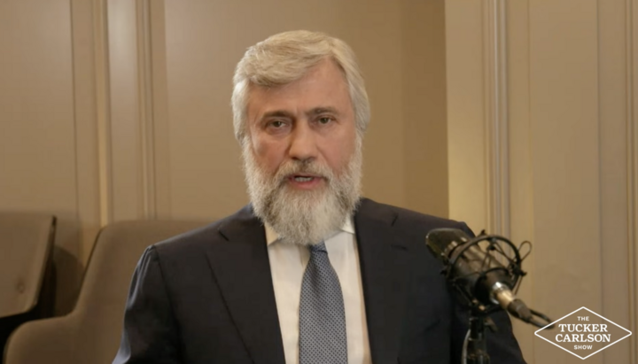 Новинський на шоу Карлсона: Гроші США йдуть на підтримку гонителів Церкви