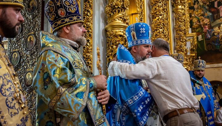 Глава лаврского заповедника М. Остапенко в Успенском соборе. Фото: Фейсбук заповедника