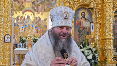 Митрополит Лонгин поблагодарил паству за верность Церкви, несмотря на бури