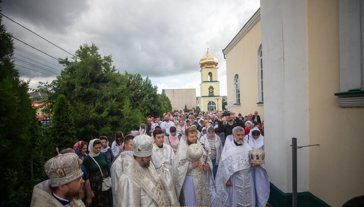 Крестный ход вокруг Вознесенского собора УПЦ Вознесенска. Фото: Хмельницкая епархия