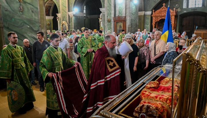 Σέργιος Ντουμένκο στον Καθεδρικό Ναό της Αγίας Τριάδας στο Τσερνίγκοβ. Φωτογραφία: υπηρεσία τύπου της ΠЦУ