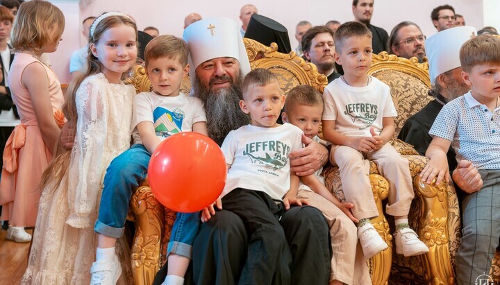 Силовики проведуть допит дітей у Банченському монастирі