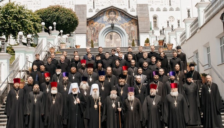 Στη Θεολογική Σχολή του Ποτσάεβ πραγματοποιήθηκαν εορτασμοί με αφορμή την αποφοίτηση των φοιτητών