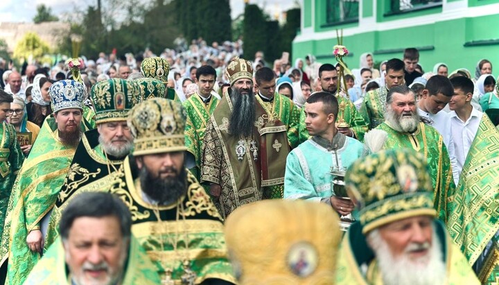 Procesiune religioasă în mănăstirea Brailov a Bisericii Ortodoxe Ucrainene. Fotografie: Eparhia Vinița