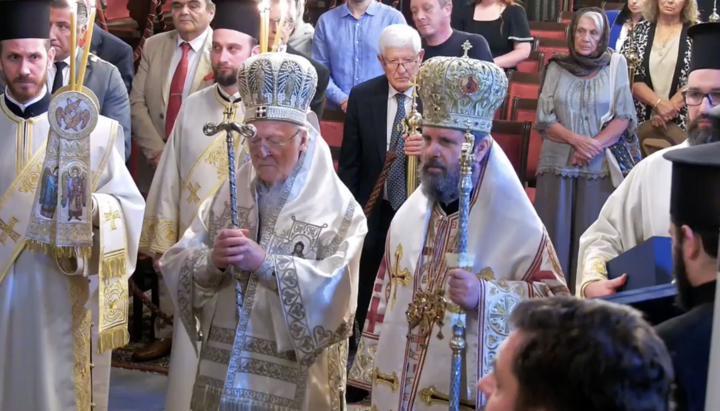 Αρχιεπίσκοπος Ιωάννης και Πατριάρχης Βαρθολομαίος στο Φανάρι. Φωτογραφία: υπηρεσία τύπου του Οικουμενικού Πατριαρχείου