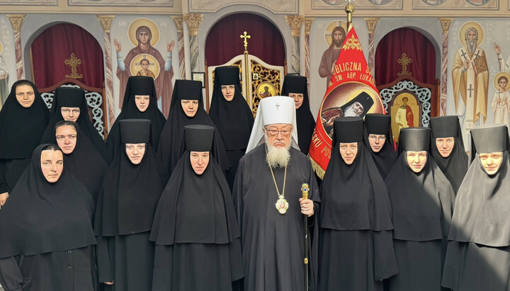 Сестри Георгіївського подвір'я УПЦ разом з Митрополитом Саввою в Польщі. Фото: Рівненська єпархія