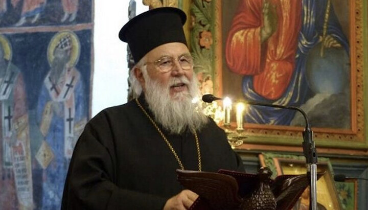 Ο Έλληνας ιεράρχης εξέφρασε την αντίθεσή του στην εισαγωγή νέων ψηφιακών διαβατηρίων