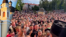 Chernivtsi hierarch to cathedral defenders: A deep bow and blessing to you