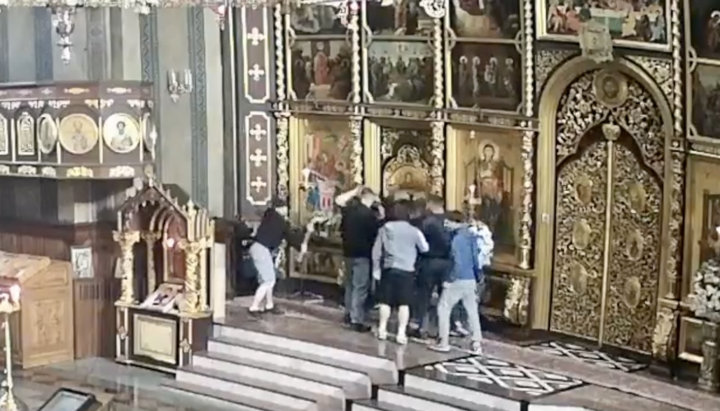 Избиение в соборе. Фото: СПЖ