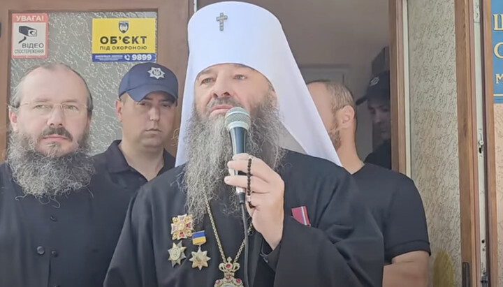 Μητροπολίτης Λόνγκιν – προς τους πολιτικούς: Τα παιδιά μου είναι στην πρώτη γραμμή, ενώ τα δικά σας στο εξωτερικό