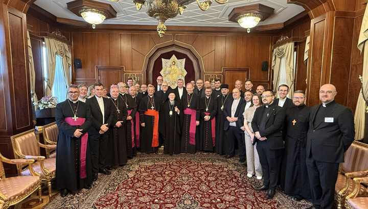 Patriarch Bartholomew and a delegation of Catholic bishops. Photo: romfea.gr