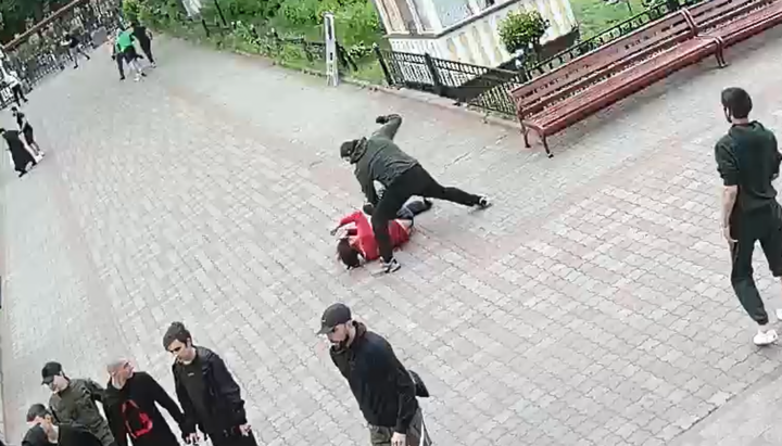 ПЦУ: В катедралата на Черновци момчетата защитаваха правата на Украйна в борбата с Русия