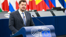 Ο ευρωβουλευτής κάλεσε τη Ρουμανία να καταδικάσει τη βία κατά των ιερέων στο Τσερνιβτσί