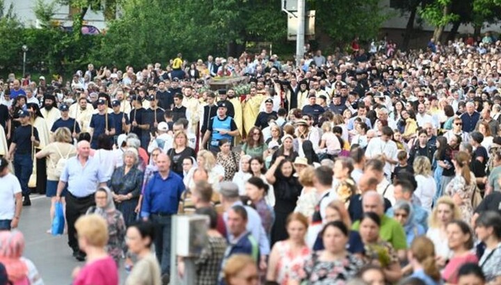 Крестный ход «Путь святого» с мощами великомученика Иоанна Сучавского. Фото: v3.monitorulsv.ro