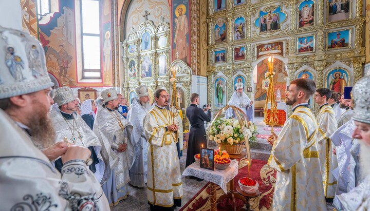 Заупокійна Літургія в Черкасах за митрополитом Софронієм. Фото: Черкаська єпархія