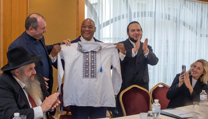 Photo: Burns during a meeting with Ukraine’s “religious leaders.” Source: Rabbi Asman’s Facebook