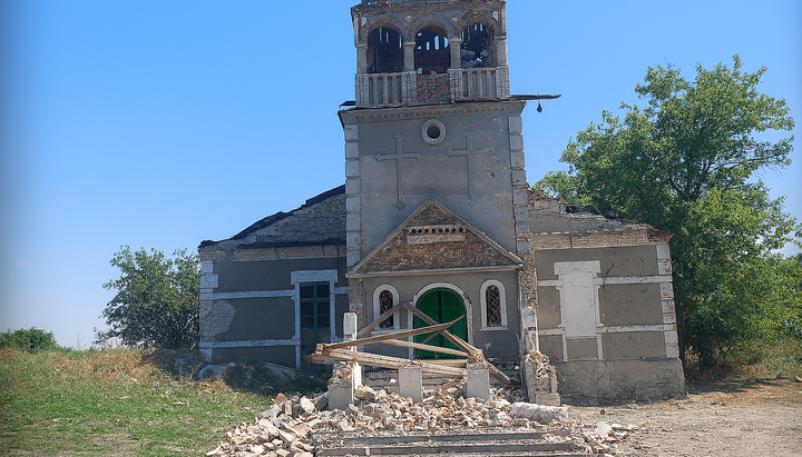 Στο χωριό Ζολότοϊ Κολόντεζ υπέστη ζημιές από βομβαρδισμό ο ναός του Αγίου Δημητρίου