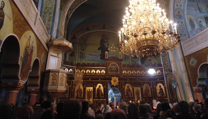 Віряни в Миколаївському храмі УПЦ в Чернівцях. Фото: wikipedia