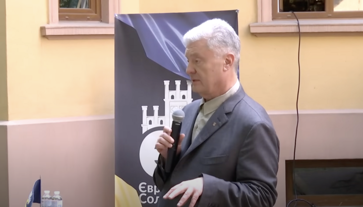 Порошенко в Черновцах. Фото: Youtube-канал Порошенко