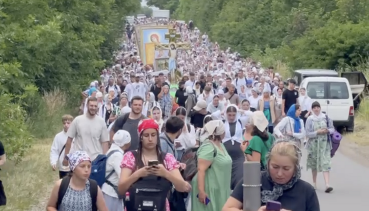UOC cross procession from Chernivtsi to Kreshchatyk. Photo: UOJ