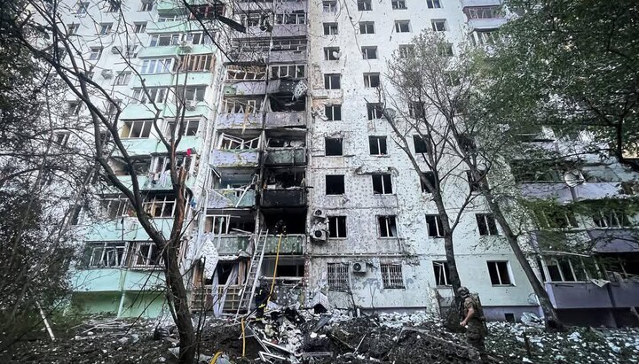 Наслідки удару по Чернівцям. Фото: ДСНС Буковини
