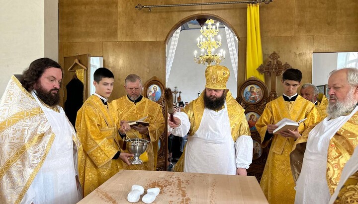 Освячення Володимирського храму УПЦ в селі Мнишин. Фото: Рівненська єпархія