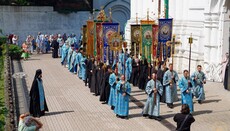 Main shrine of Sviatohirsk Lavra prayerfully honored