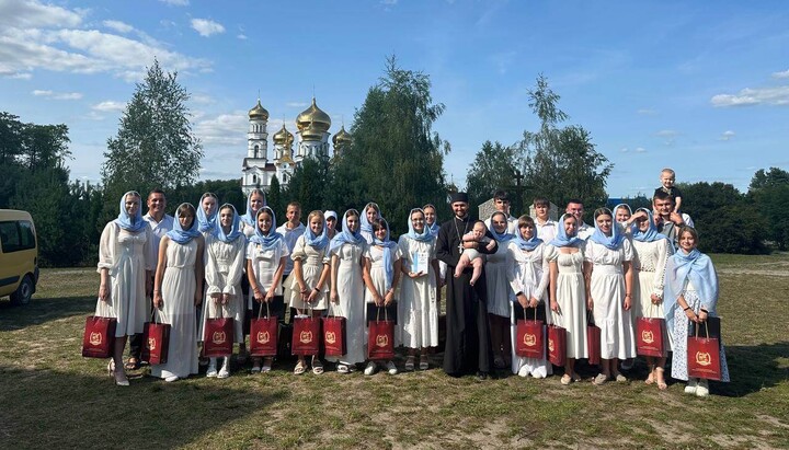 Хоровий колектив учасників фестивалю у скиту праведної Анни, Онишківці. Фото: Прес-служба Рівненської єпархії УПЦ