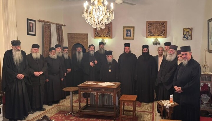 Члени делегації Єрусалимського Патріархату та братія монастиря Святої Катерини на Синаї під час зустрічі. Фото: orthodox times